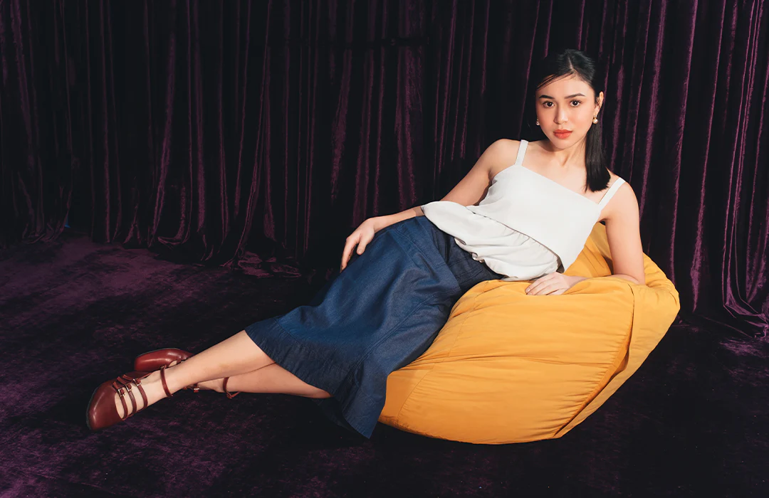 CLAUDIA CONNECTS WELL WITH PLAINS & PRINTS' HOLIDAY 2025 COLLECTION
