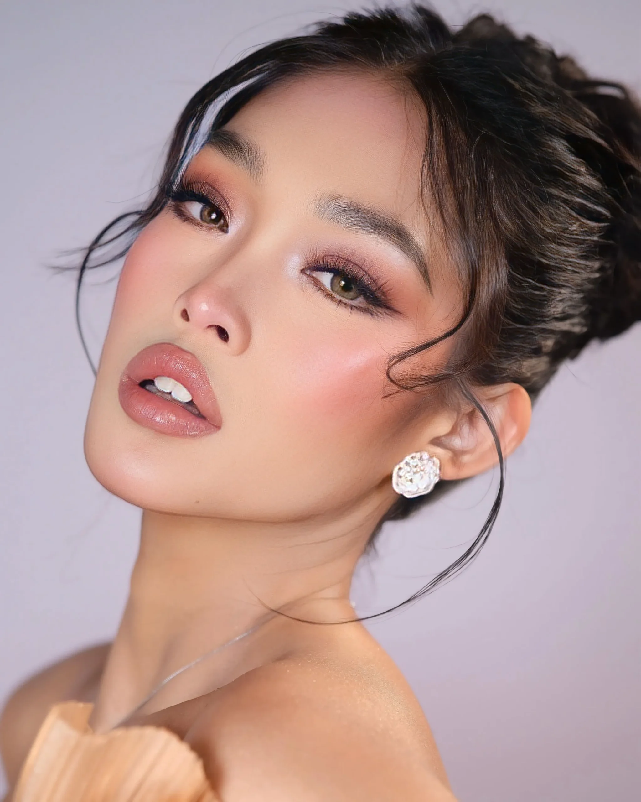 WARM TONES GRACE DIA MATÉ'S FEATURES