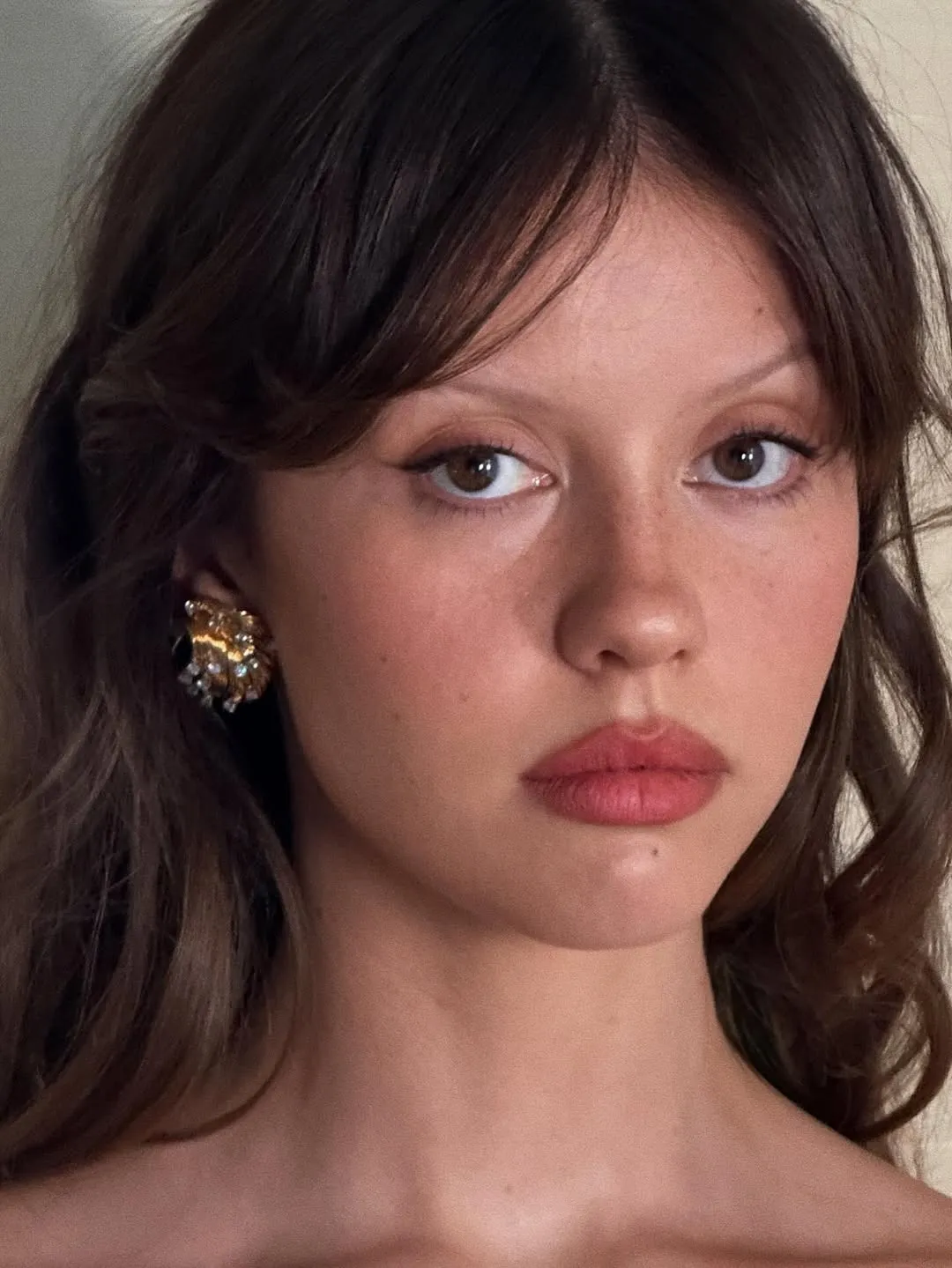 MIA GOTH'S FRECKLES AREN'T ERASED IN PARK'S HANDS