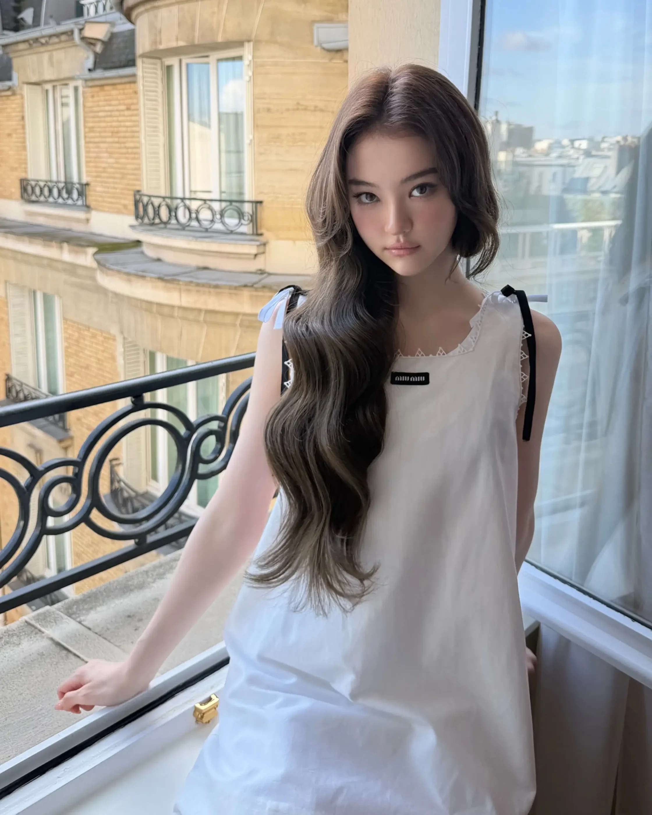 MEOVV ELLA