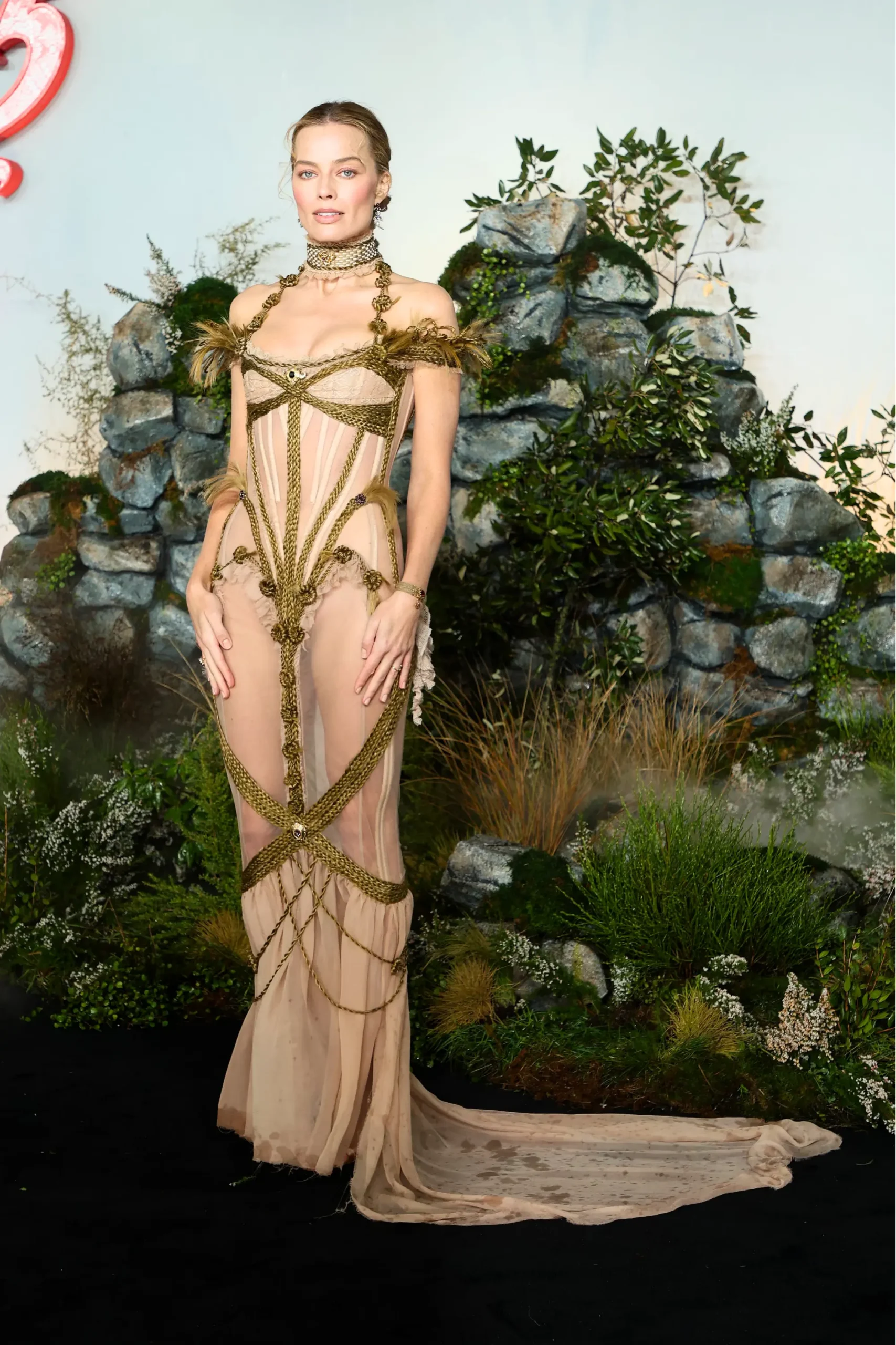 MARGOT ROBBIE IN DILARA FINDIKOGLU