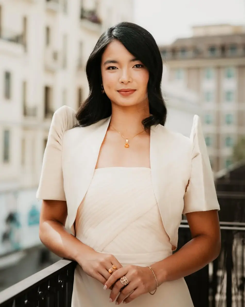 ALEX EALA WEARING CUSTOM RHETT EALA