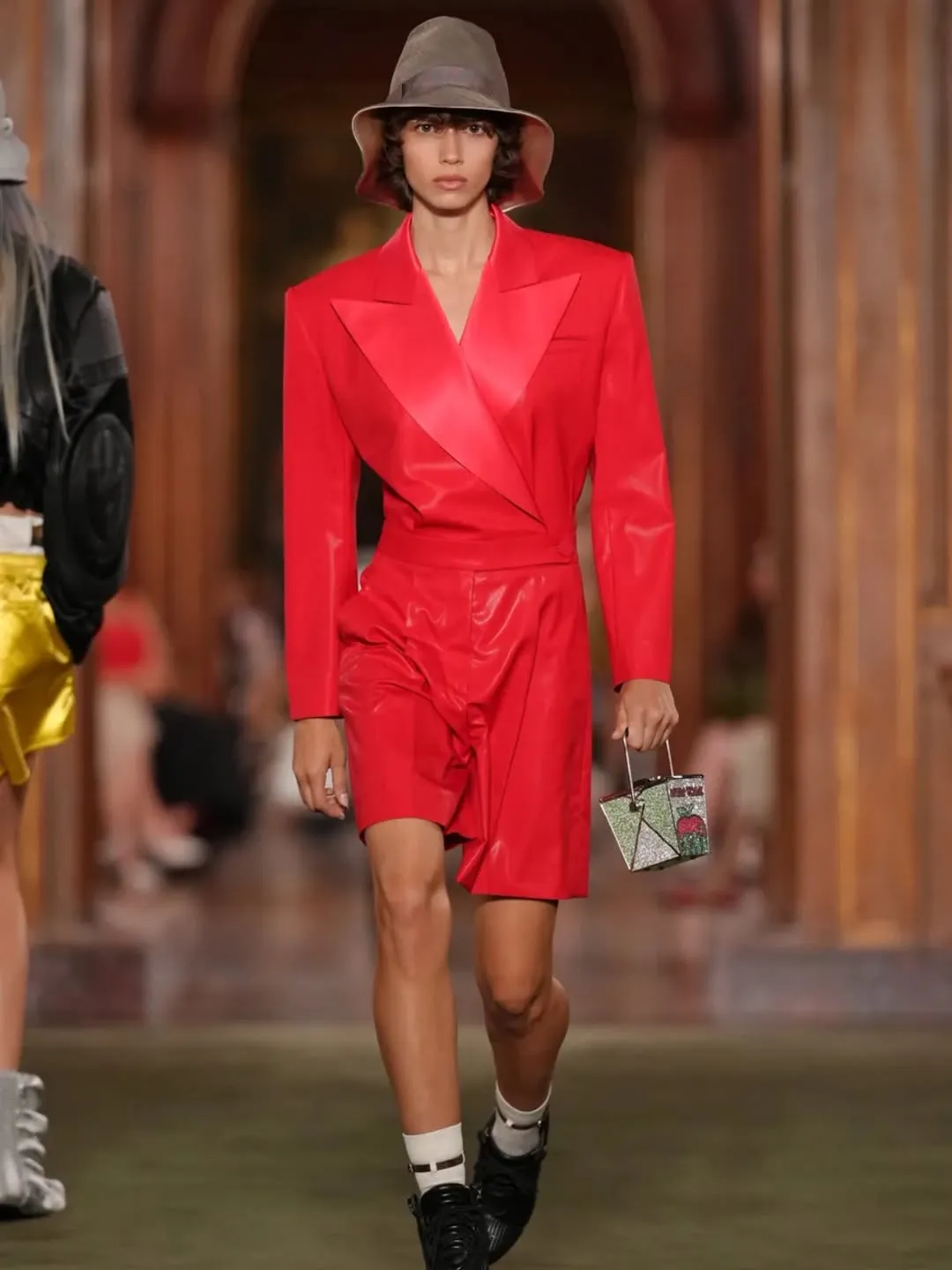 look 10 LV Cruise 2027