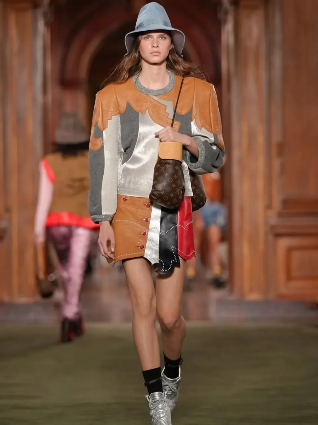 look 5 LV Cruise 2027