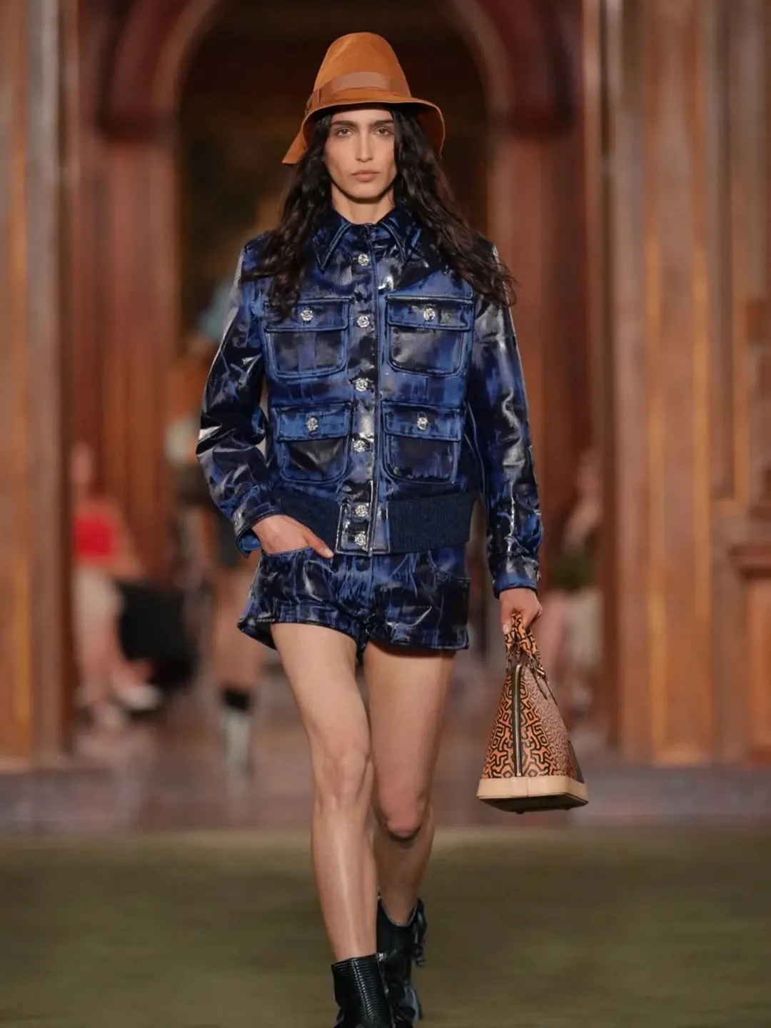look 7 LV Cruise 2027