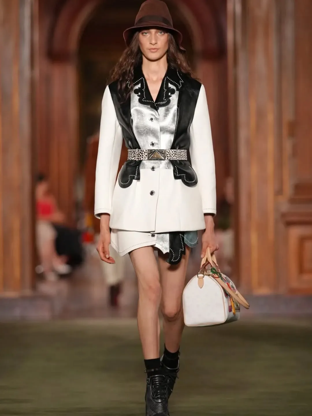 look 8 LV Cruise 2027