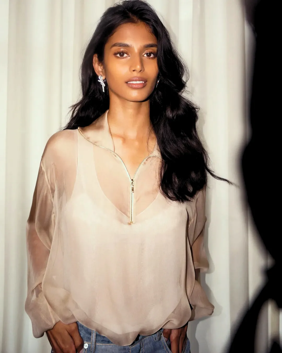 REPORTEDLY, IT TOOK OVER 250 HOURS TO COMPLETE HER LOOK