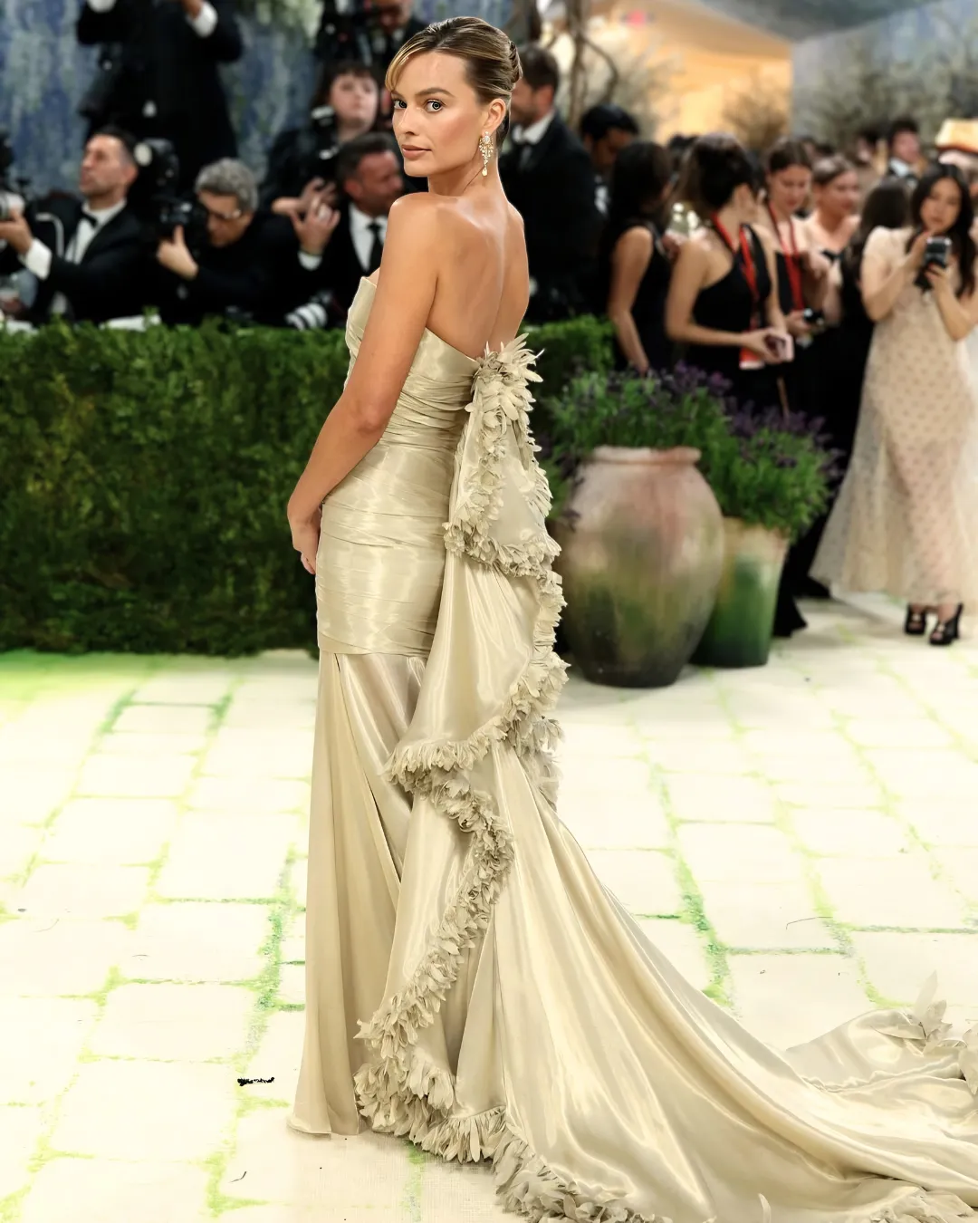 Margot Robbie in Chanel