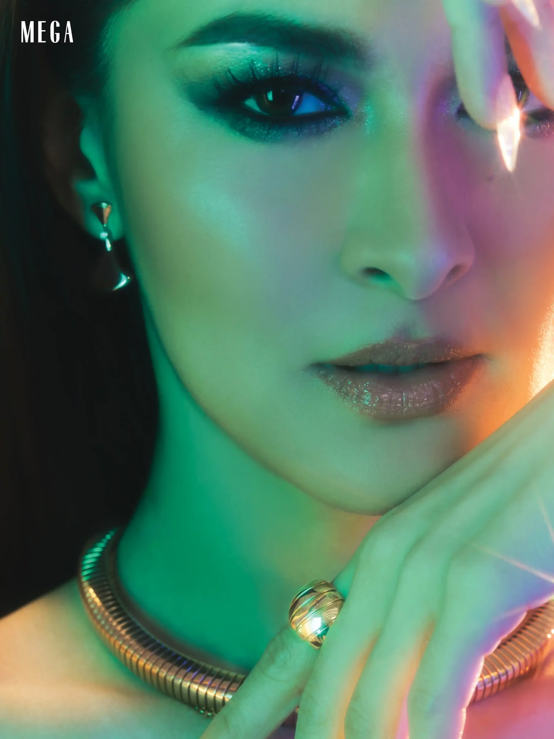 Marian wearing BVLGARI tubogas necklace and ring, BVLGARI divas’ dream earrings