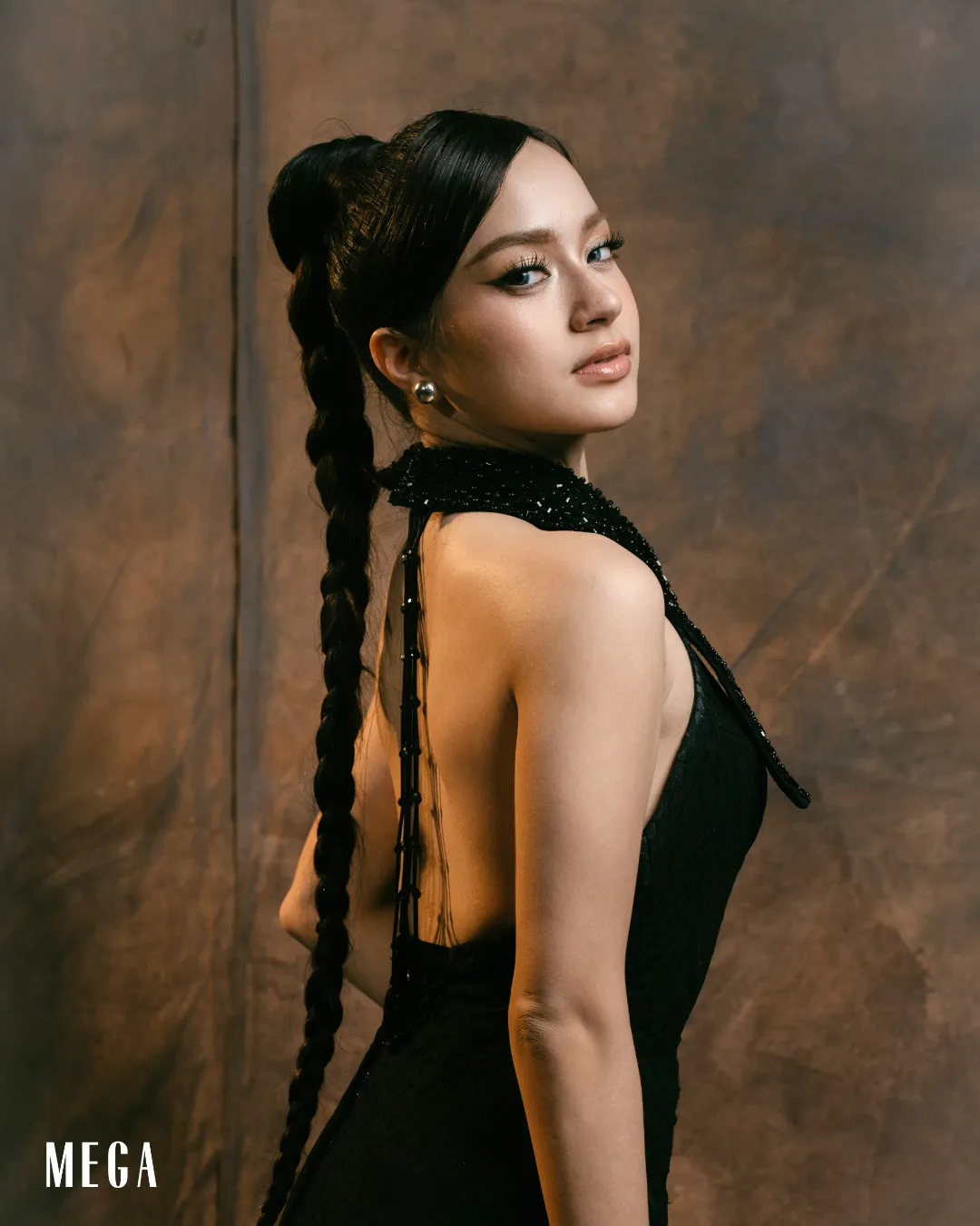 Makeup by Eyze Roiz Alvarez. Hair by Joel Bendicio.