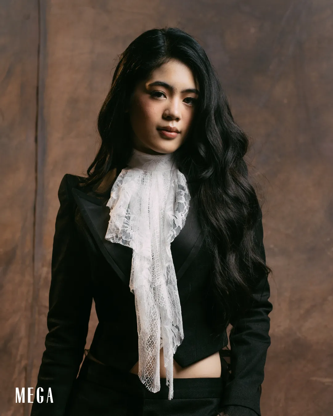 Makeup by Carell Garcia. Hair by Russell Gonzaga. Styled by Vhee Co.