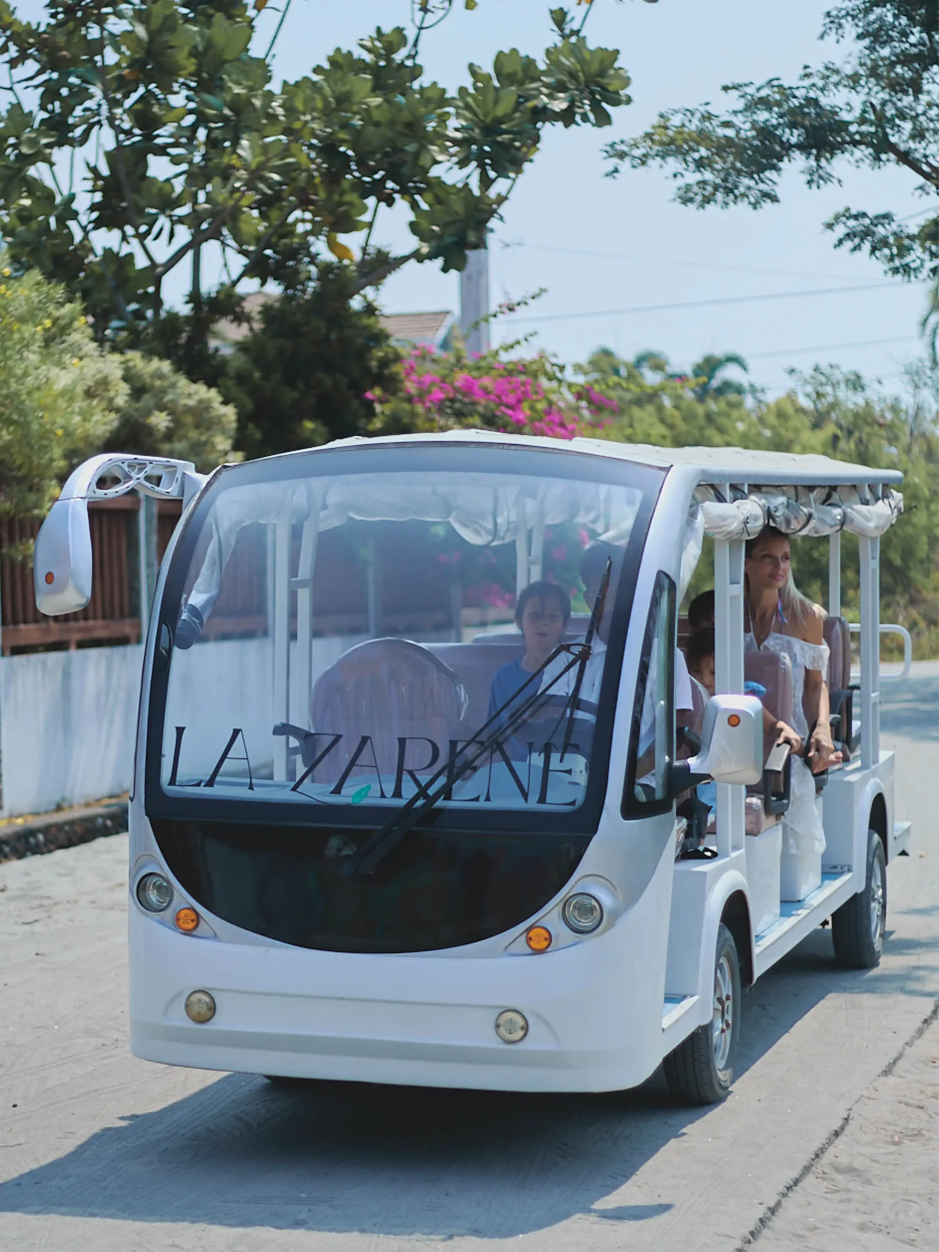 LA ZARENE SUITES OFFER A FREE SHUTTLE SERVICE RIDE TO THE BEACHFRONT