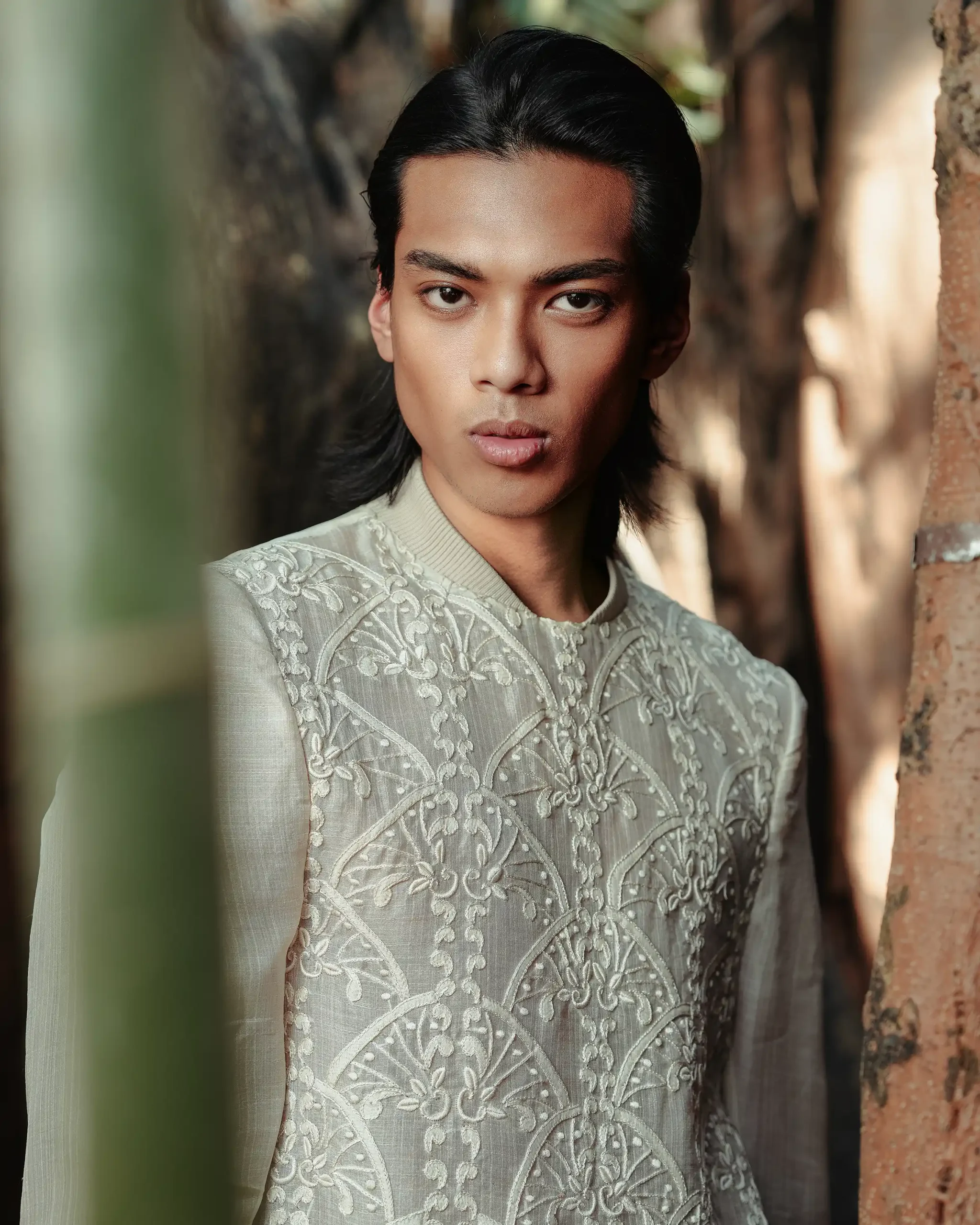 Originally from Isabela, Gelo balances his work as a fashion model and lifestyle content creator with a strong sense of individuality.