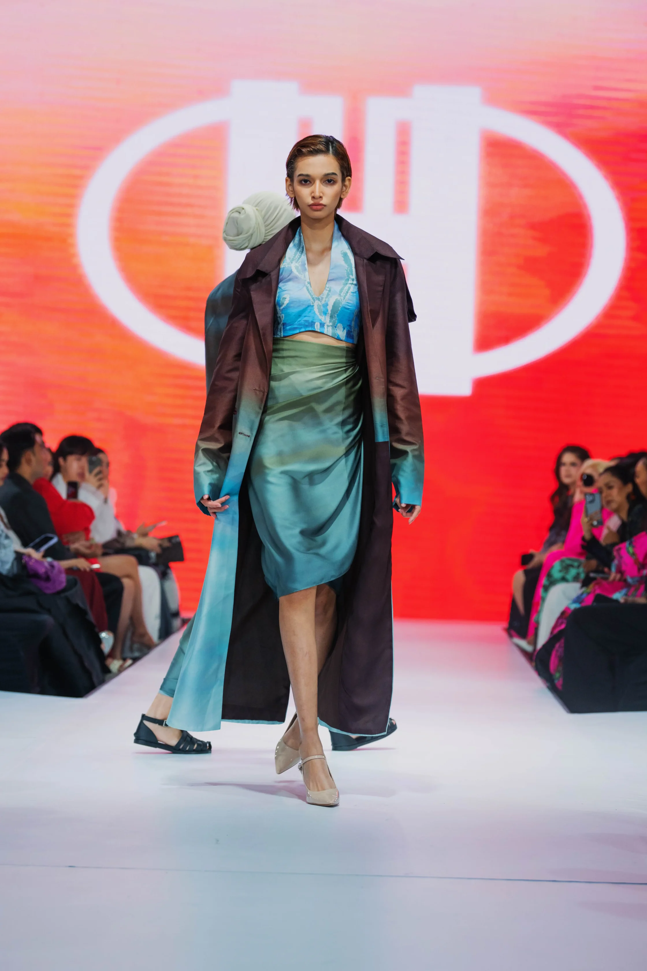 HATTADOLMAT, Look 1