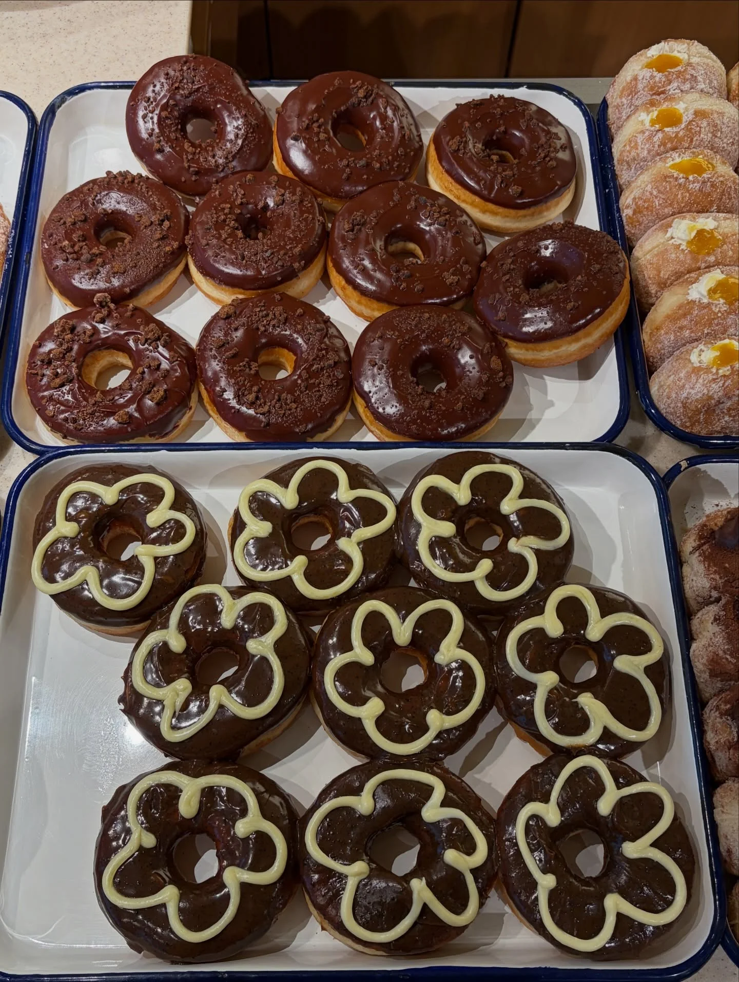 baker on east donuts
