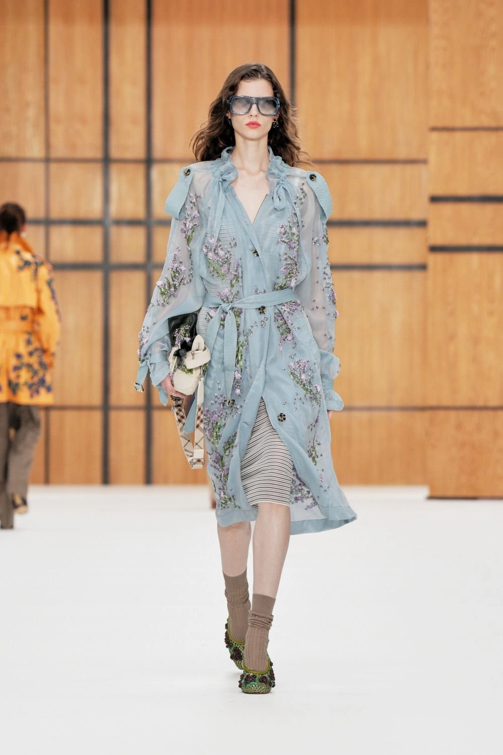 Burberry S/S27, Look 10