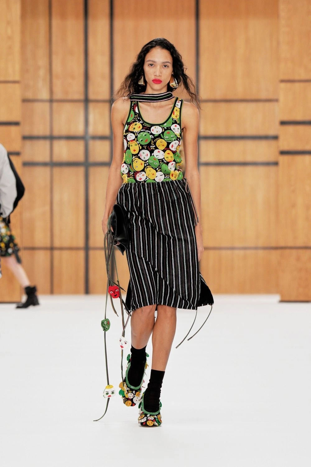 Burberry S/S27, Look 1