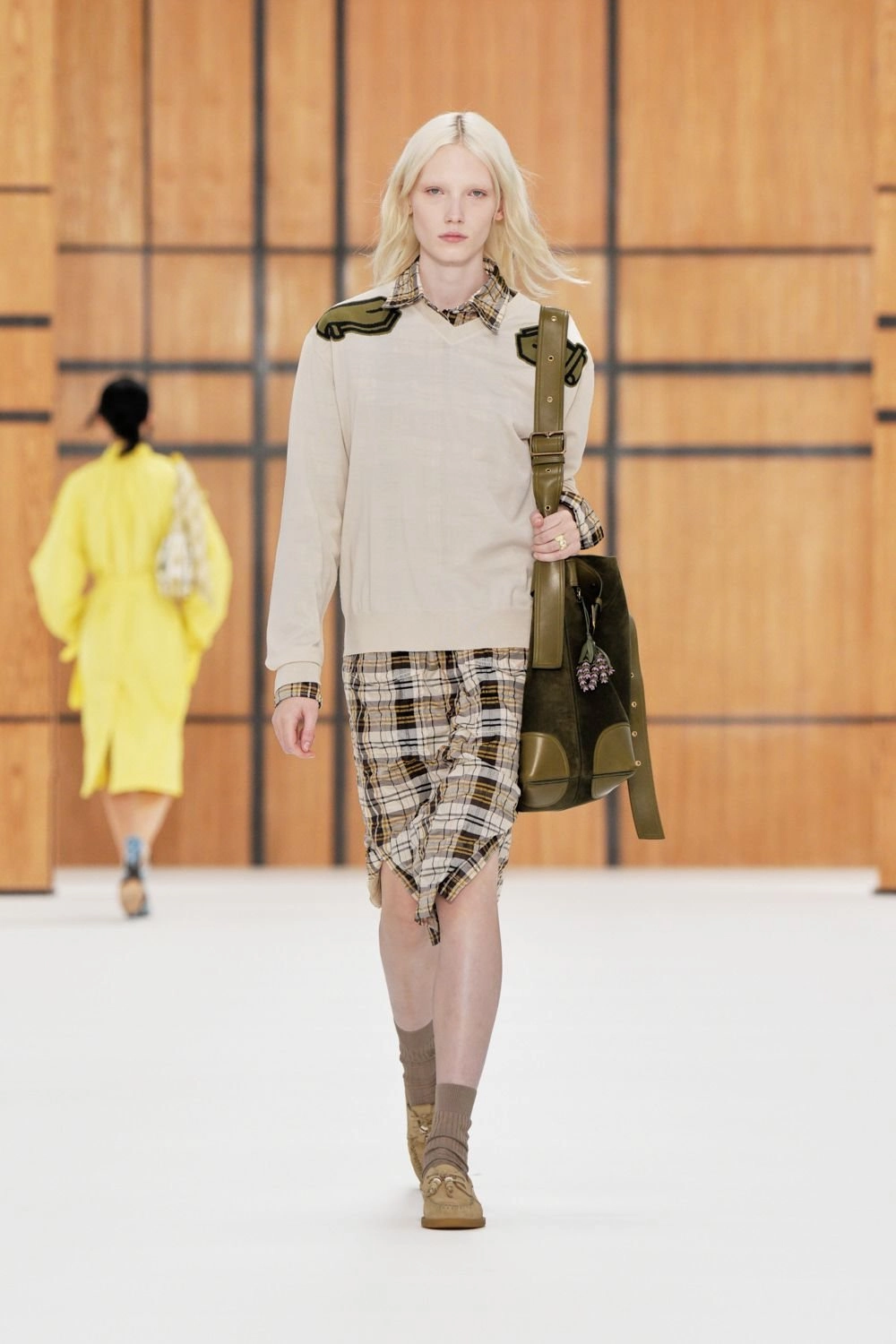 Burberry S/S27, Look 9