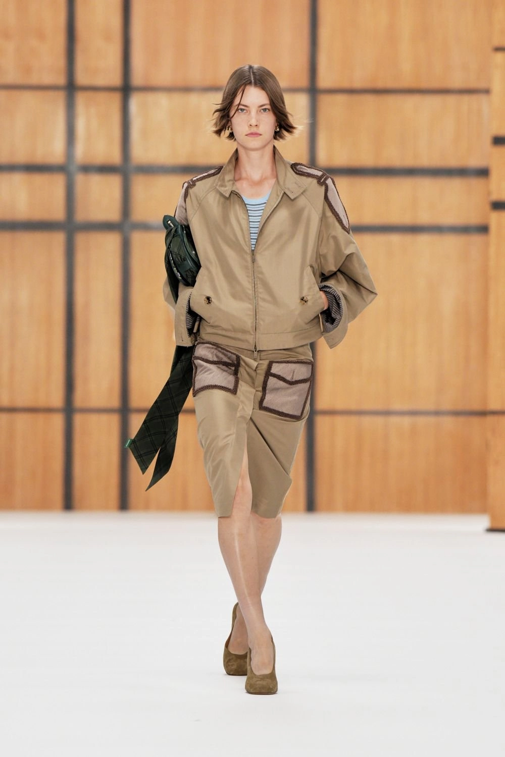 Burberry S/S27, Look 4