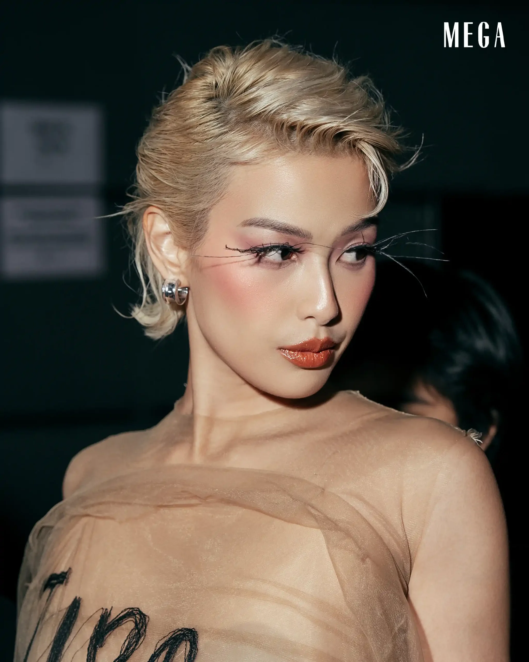 Yana Kalaw Studios' '60s inspired look with Spider lashes, vibrant blush, and an orange lip