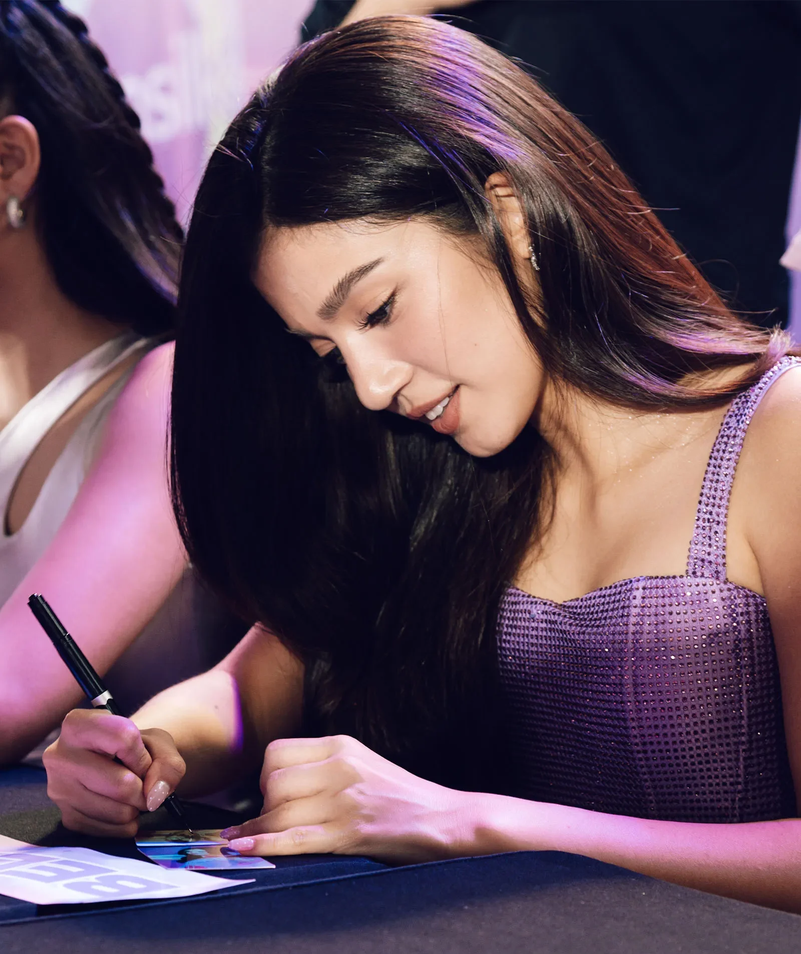 Belle mariano signing photocards 