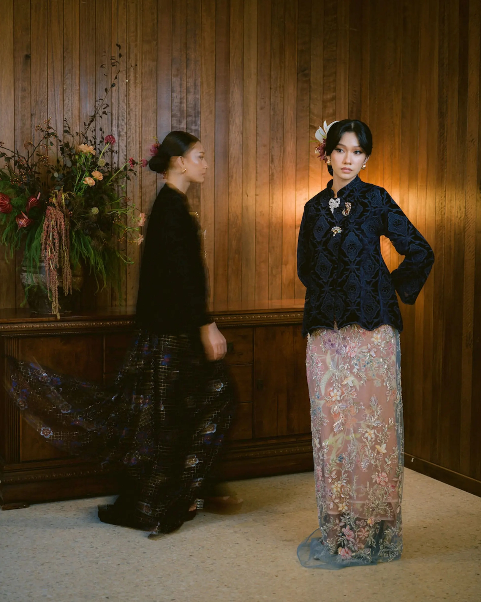Plazä  Photographed by Azizul Azman, Floral Artistry by miedazzle, Headpieces by Petallica, Makeup and Hair by Jibs Salim, Modeled by Allysya Qisty and A'liah A'kasyah