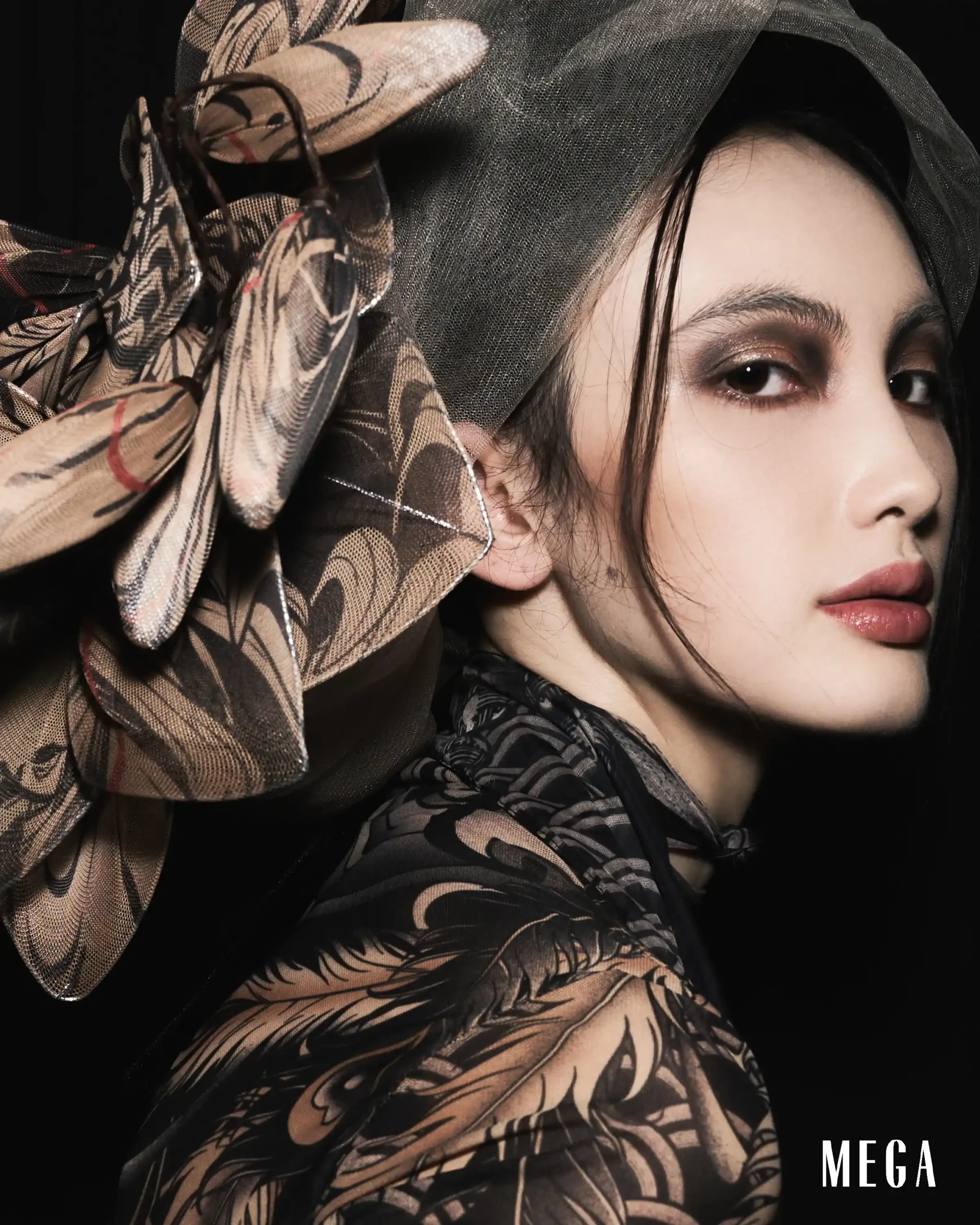 SMOKEY EYES AT DUC