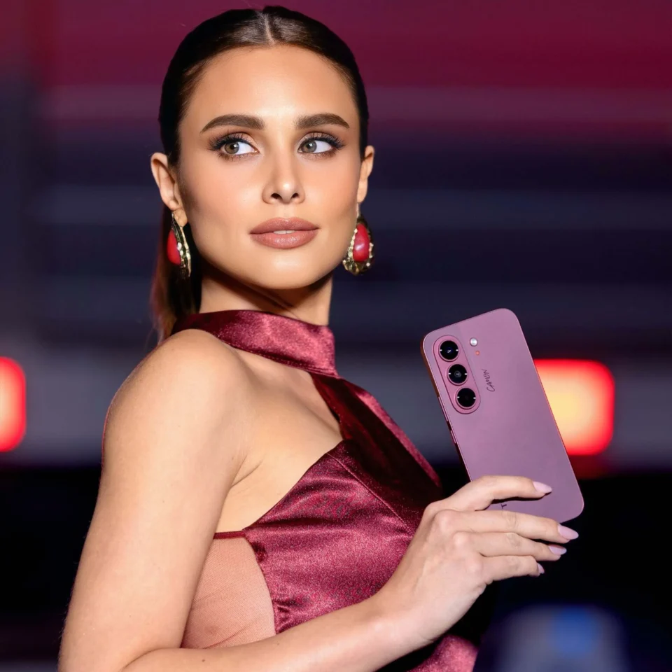 Max Collins on the Living Color Runway with her Burgundy Red CAMON Slim 5G